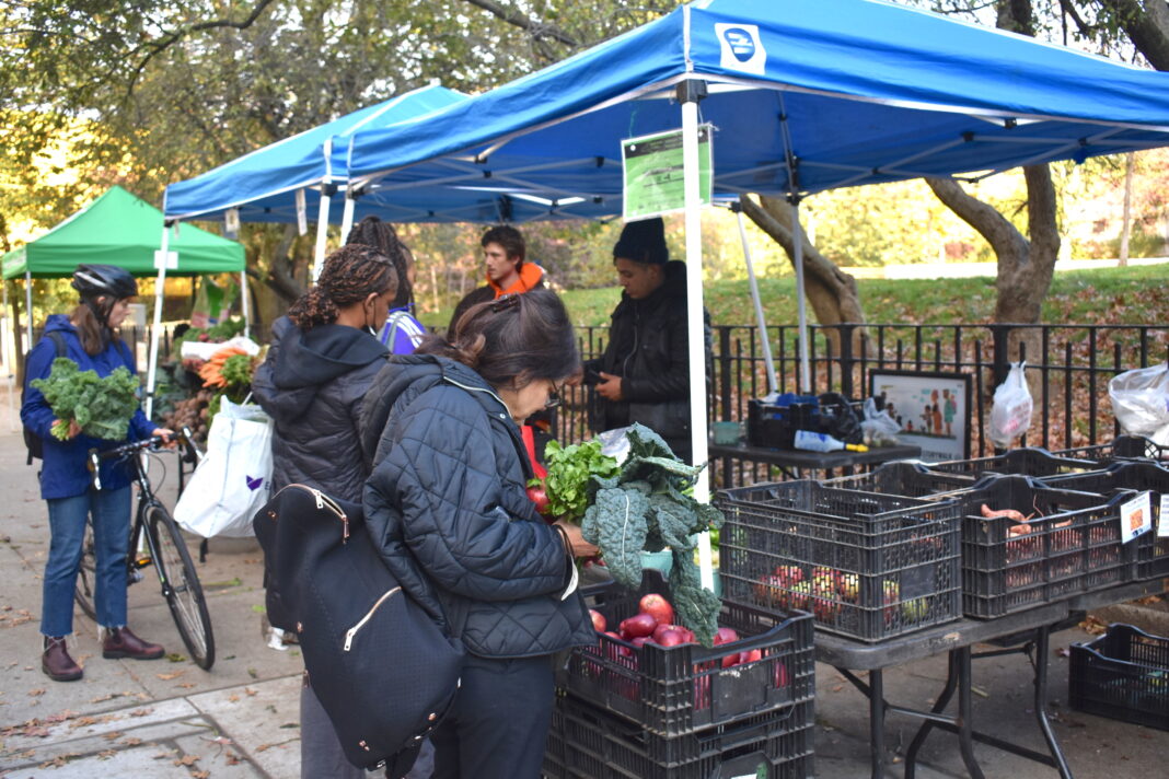 people buying produce at city farmers market